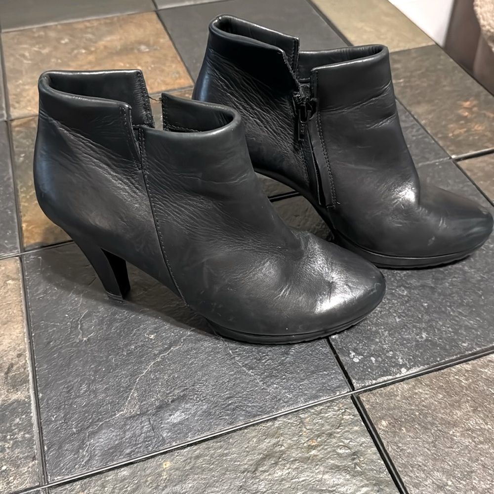 Paul Green bootie - super cute and comfortable sz 8. Gently worn